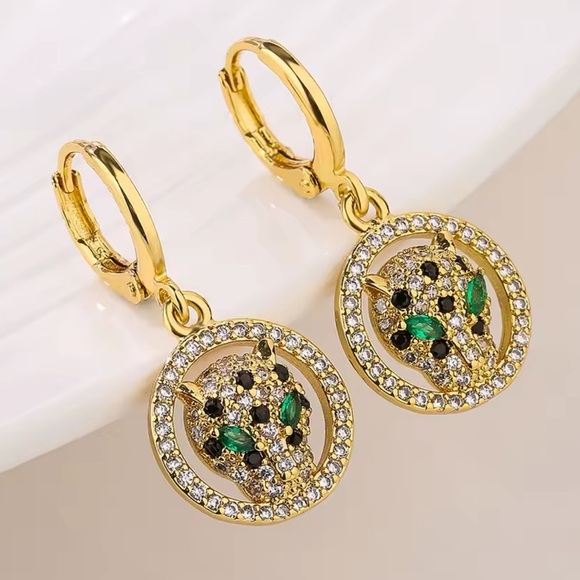 Panthere Gold Green Eyes Crystal Earrings - Picture 2 of 5